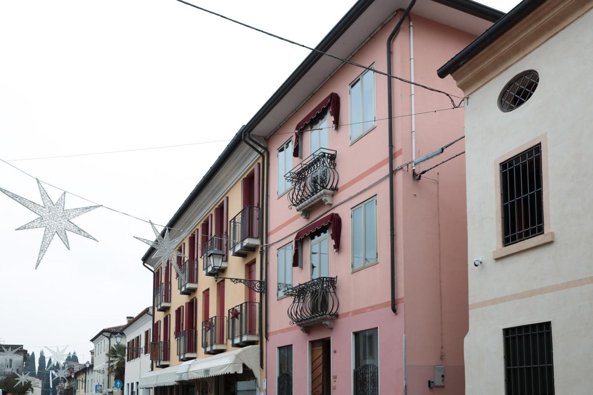 Ponte Vecchio, Elegante Appartamento A Due Passi Dal Centro Bassano del Grappa Luaran gambar