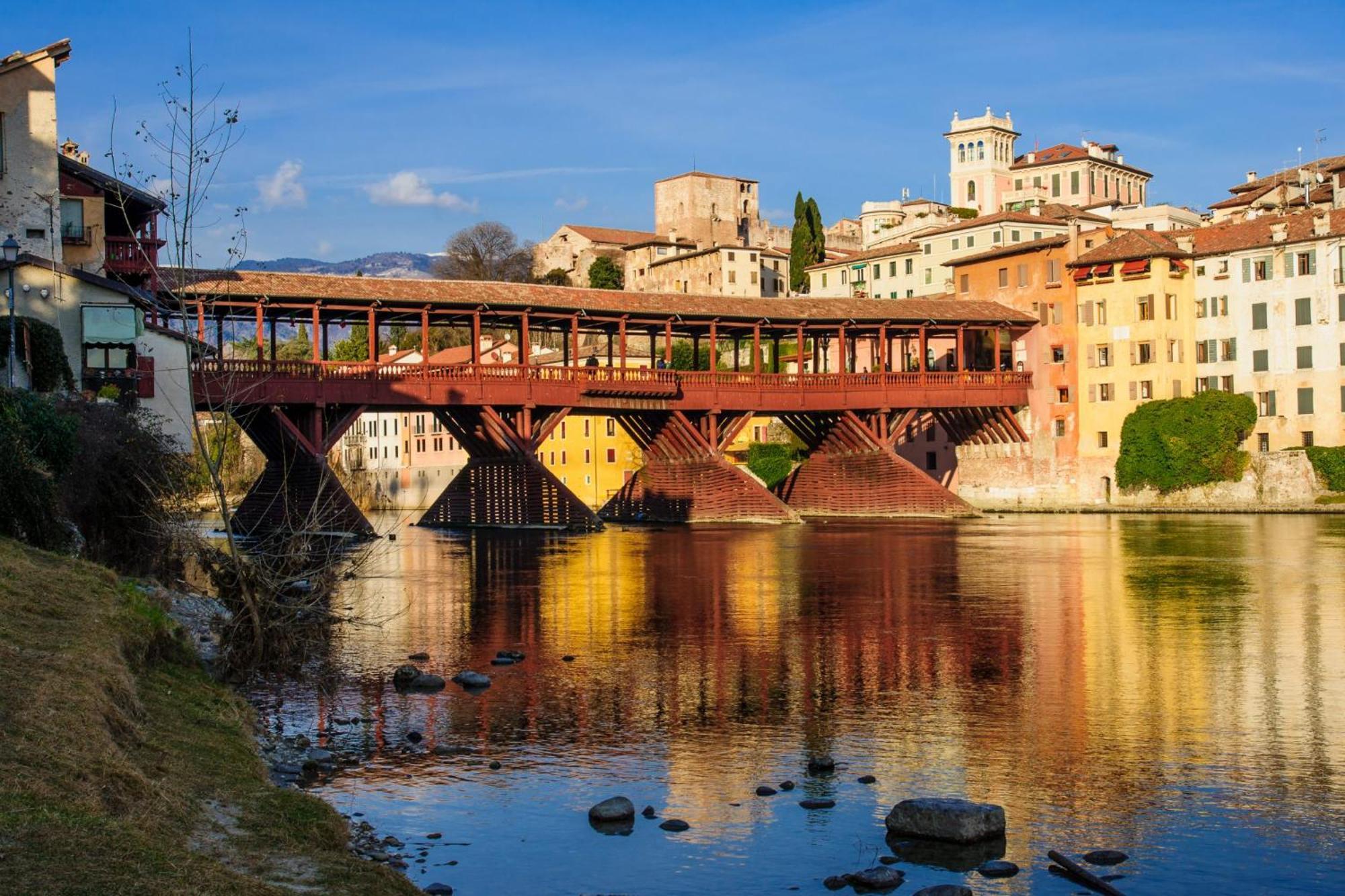 Ponte Vecchio, Elegante Appartamento A Due Passi Dal Centro Bassano del Grappa Luaran gambar